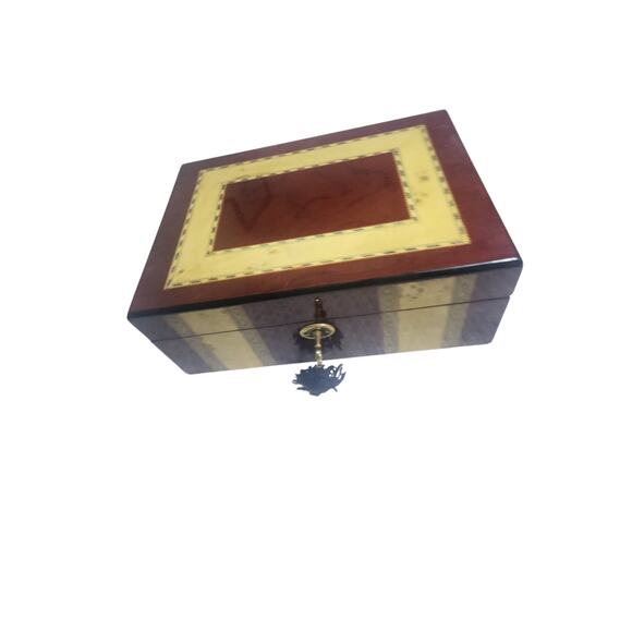 VINTAGE WOODEN LACQUERED LOCK JEWELRY BOX ORGANIZER  2a - Picture 1 of 12